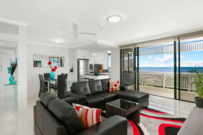 Cairns Luxury Seafront Apartment